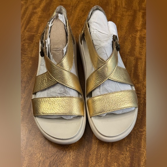 VIONIC women’s Harmony RX Women's T-Strap Recovery Sandal - Picture 5 of 16